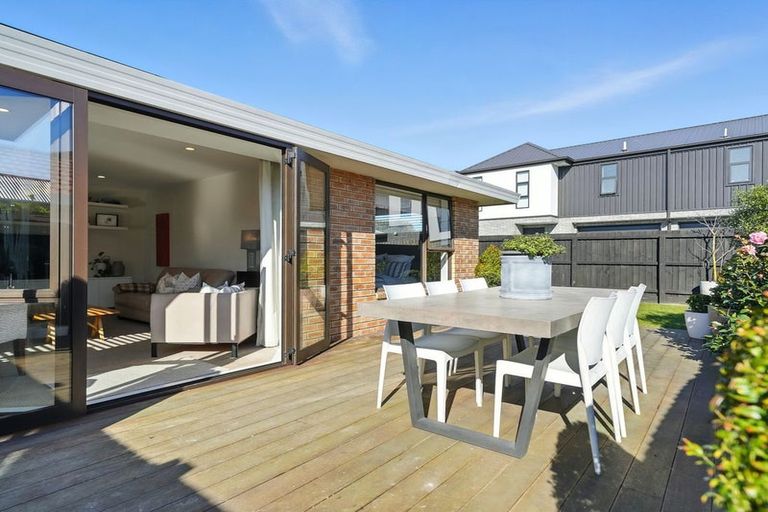 Photo of property in 2/256 Innes Road, St Albans, Christchurch, 8052