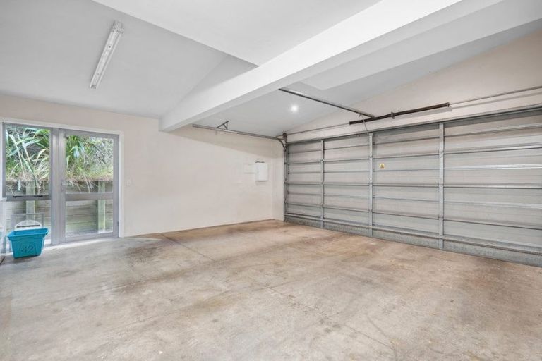 Photo of property in 42 Waverton Terrace, Churton Park, Wellington, 6037