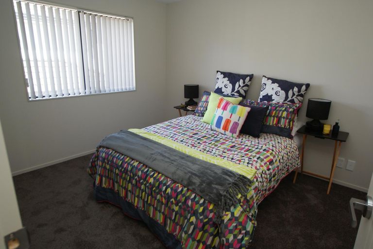 Photo of property in 3a Crompton Road, Massey, Auckland, 0614