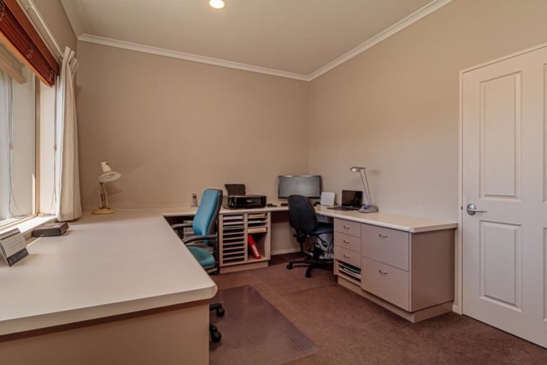 Photo of property in 17a Hetley Crescent, Taradale, Napier, 4112