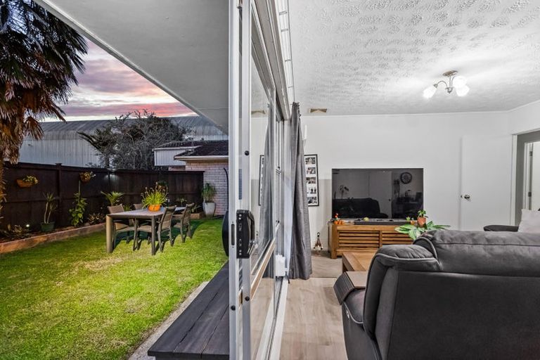 Photo of property in 3/29 Garelja Road, Henderson, Auckland, 0612