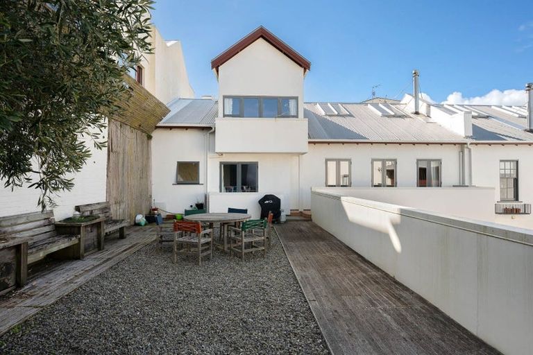 Photo of property in 1/12 Little George Street, Thorndon, Wellington, 6011