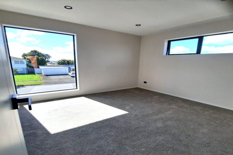 Photo of property in 121c Reeves Road, Pakuranga Heights, Auckland, 2010
