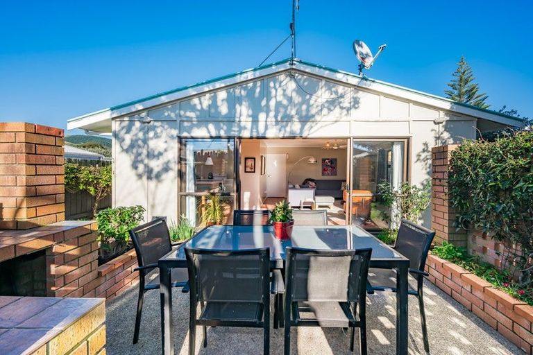 Photo of property in 7 Rodney Grove, Paraparaumu, 5032