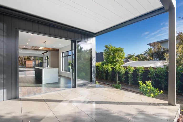 Photo of property in 5 Waipuia Place, Greenhithe, Auckland, 0632