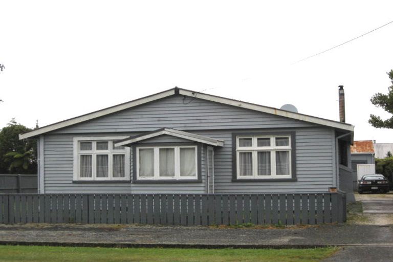 Photo of property in 14 Pakington Street, Westport, 7825