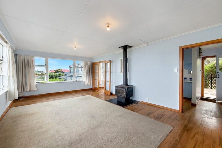 Photo of property in 111 Karaka Street, Castlecliff, Whanganui, 4501