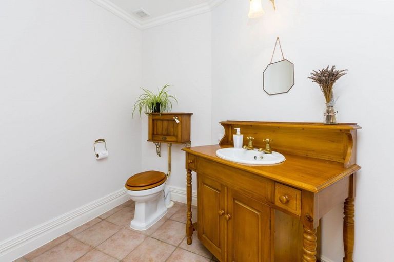 Photo of property in 95 Viewmont Drive, Harbour View, Lower Hutt, 5010