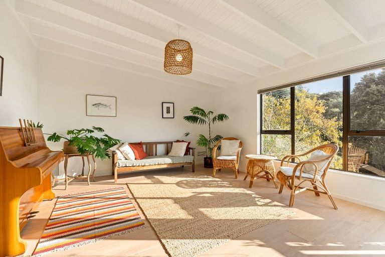 Photo of property in 19 Kaitawa Road, York Bay, Lower Hutt, 5013
