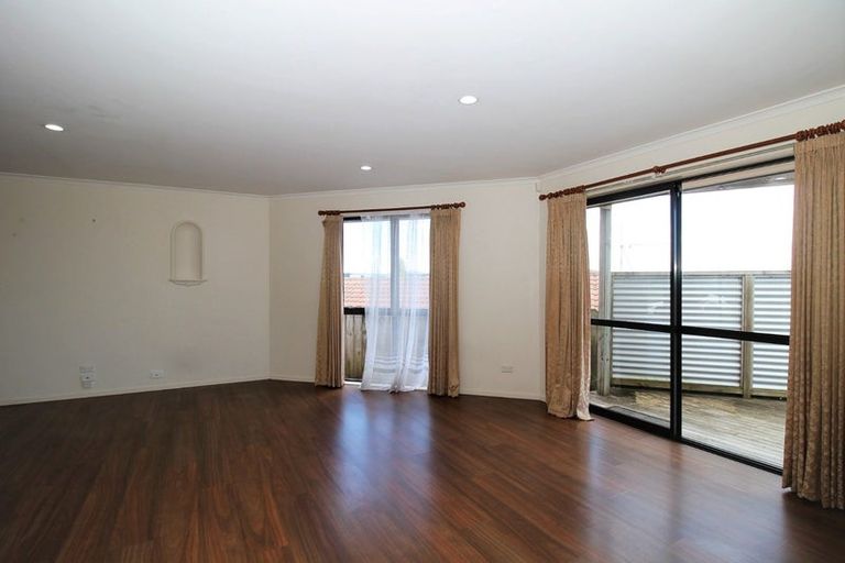 Photo of property in 39 Black Teal Close, Unsworth Heights, Auckland, 0632