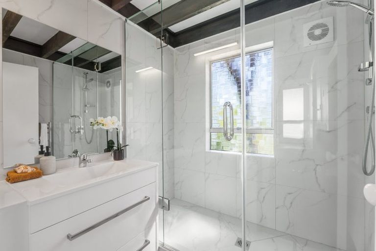 Photo of property in 8/7 Balmain Road, Birkenhead, Auckland, 0626