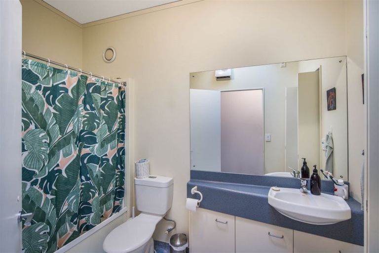 Photo of property in 17 Kent Terrace - Kent Apartments, 7b/16 Kent Terrace, Mount Victoria, Wellington, 6011