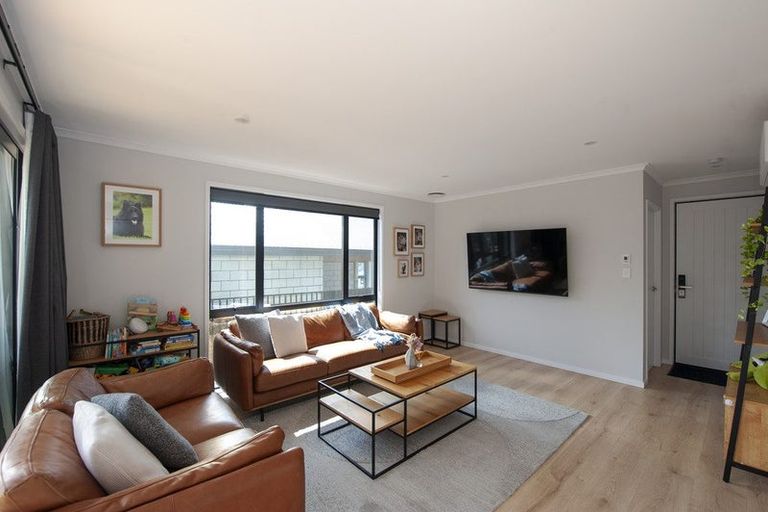 Photo of property in 11 Whero Way, Wainui, Silverdale, 0992