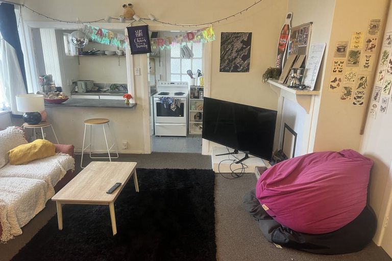 Photo of property in 76a Kelburn Parade, Kelburn, Wellington, 6012