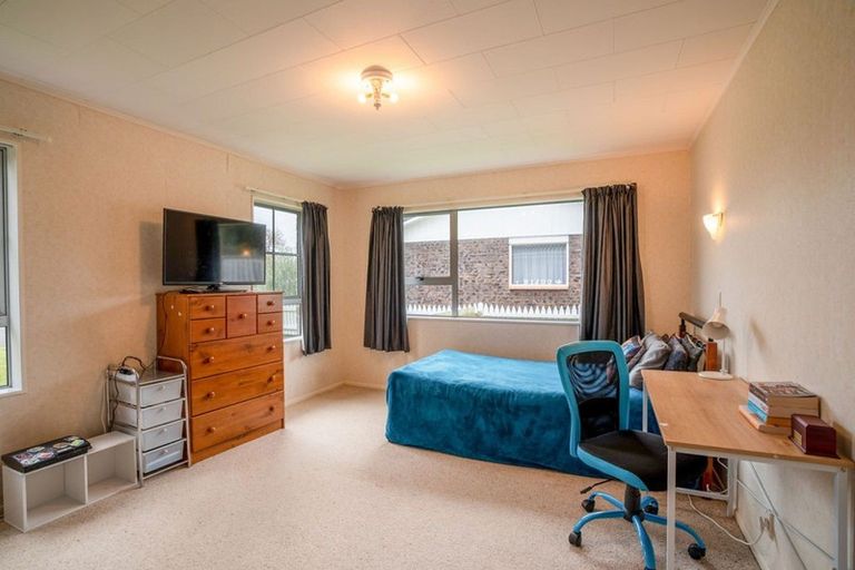 Photo of property in 8 Paretai Grove, Waikanae, 5036