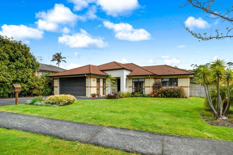 Photo of property in 5 Fairford Avenue, Henderson, Auckland, 0612