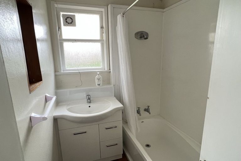 Photo of property in 10 Kowhai Street, Naenae, Lower Hutt, 5011