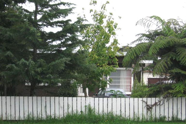Photo of property in 11 Ranui Station Road, Ranui, Auckland, 0612