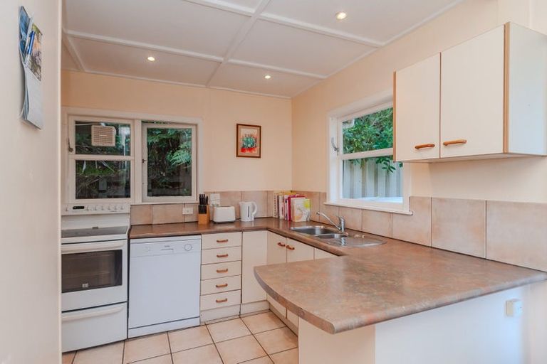 Photo of property in 64 Salford Street, Newlands, Wellington, 6037