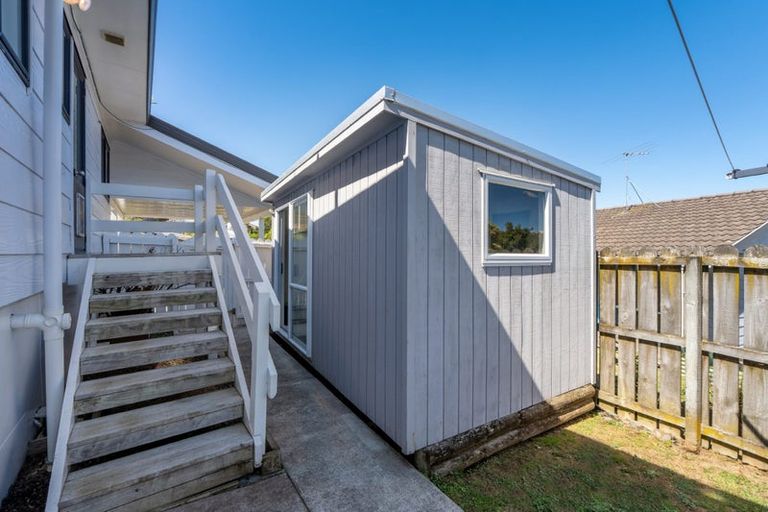 Photo of property in 1/10 Atlantis Place, Totara Vale, Auckland, 0629