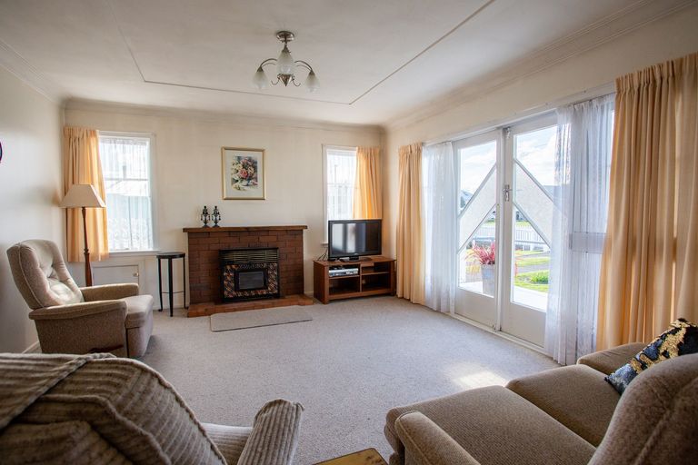 Photo of property in 22 Richmond Road, Carterton, 5713