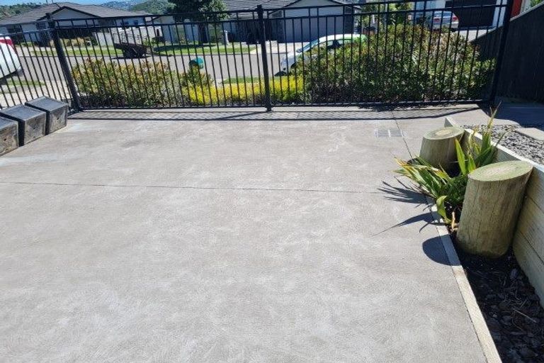 Photo of property in 9 Madeira Close, Whitby, Porirua, 5024