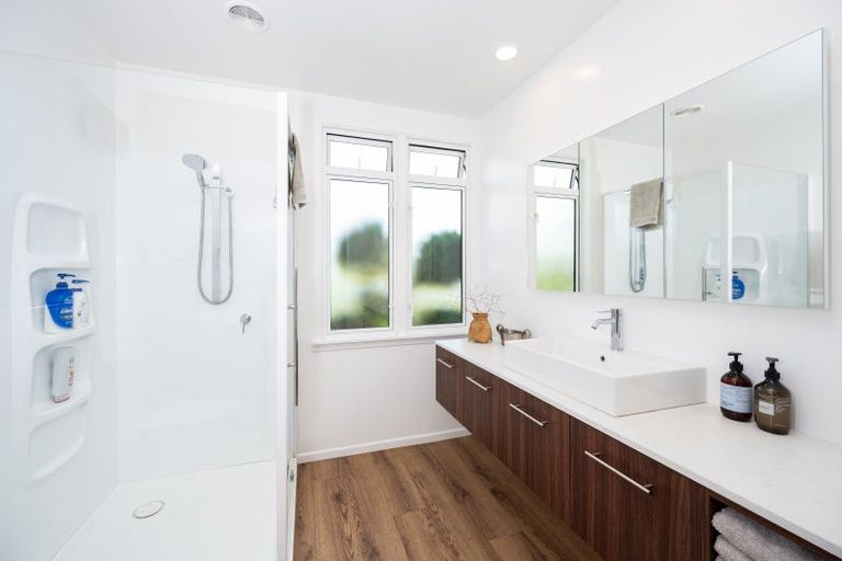 Photo of property in 2 Busby Hill, Havelock North, 4130