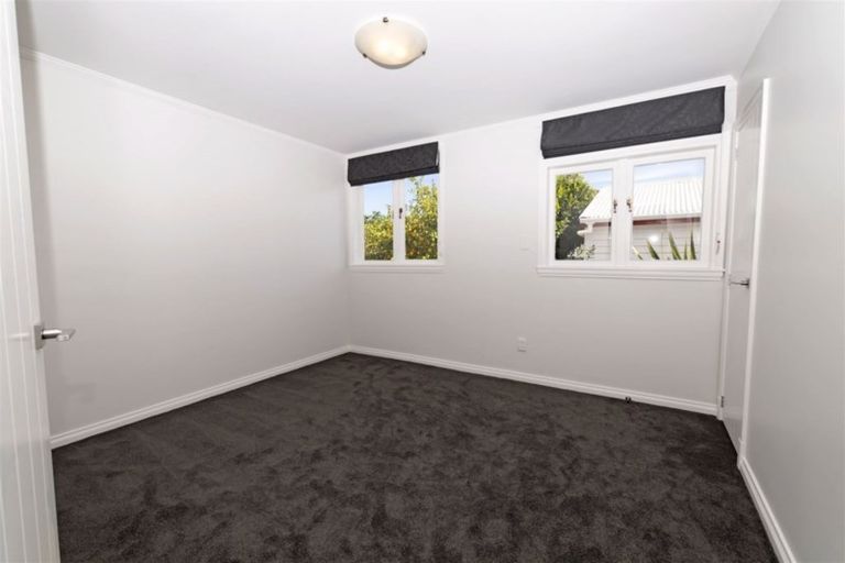 Photo of property in 25 Taupaki Road, Taupaki, Henderson, 0782