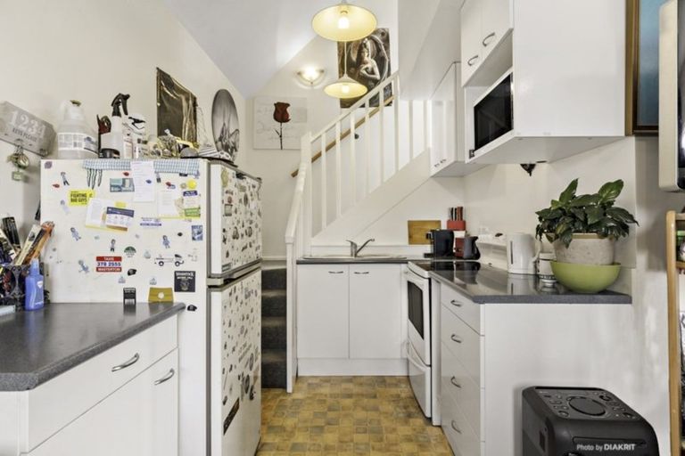 Photo of property in 17 Fitzpatrick Street, Newlands, Wellington, 6037