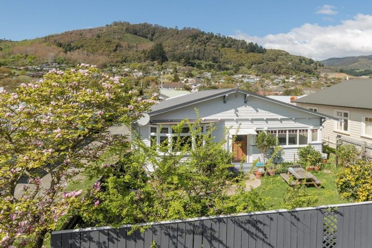 Photo of property in 129 Tipahi Street, Nelson South, Nelson, 7010