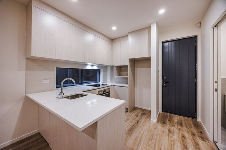 Photo of property in 38a Cascades Road, Pakuranga Heights, Auckland, 2010