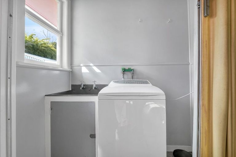 Photo of property in 71 Awanui Street, Merrilands, New Plymouth, 4312