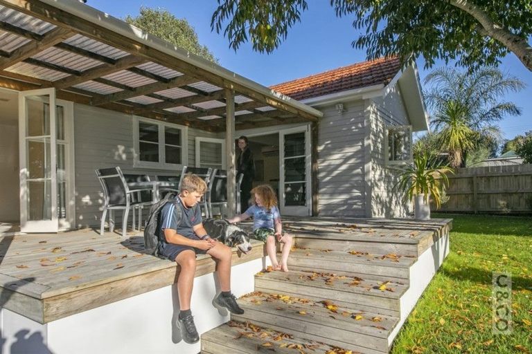 Photo of property in 43 Cambridge Road, Riverhead, 0820