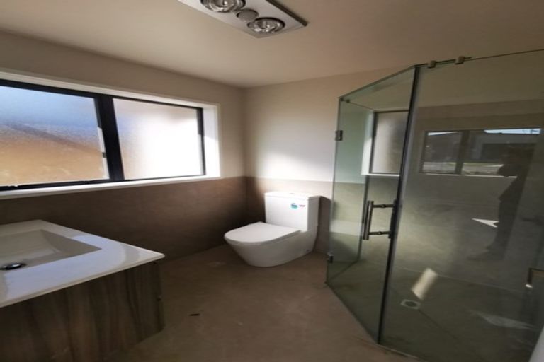 Photo of property in 10 Ropere Street, Kumeu, 0810