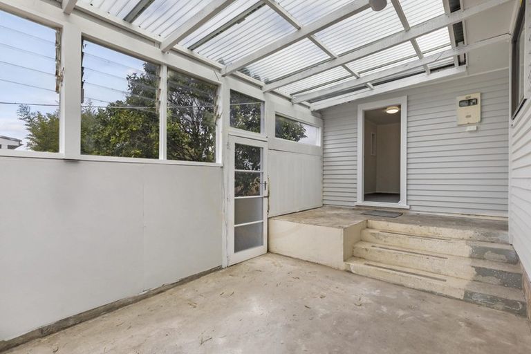 Photo of property in 14 Clayton Road, Manurewa, Auckland, 2102