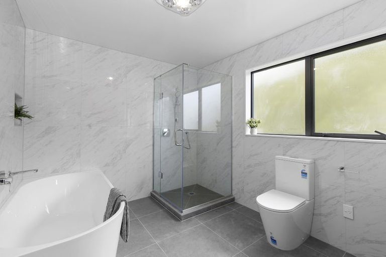 Photo of property in 5 Pihipihi Way, Crofton Downs, Wellington, 6035