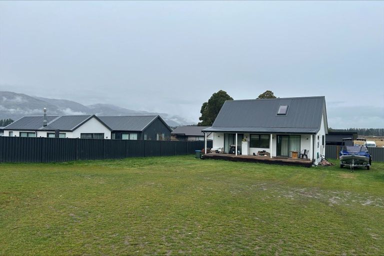 Photo of property in 16 Tomtit Crescent, Lake Hawea, 9382