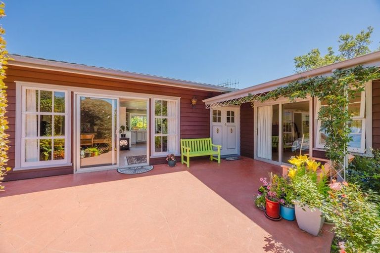 Photo of property in 32 Kent Terrace, Taradale, Napier, 4112
