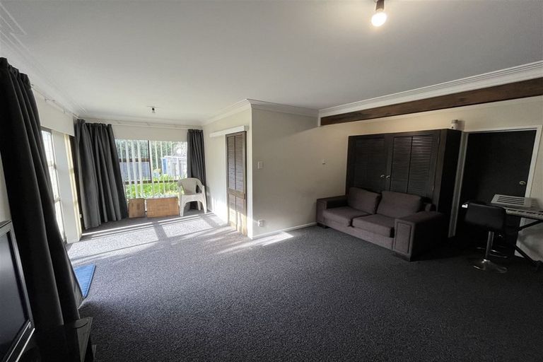 Photo of property in 1/52b Pleasant Road, Glen Eden, Auckland, 0602