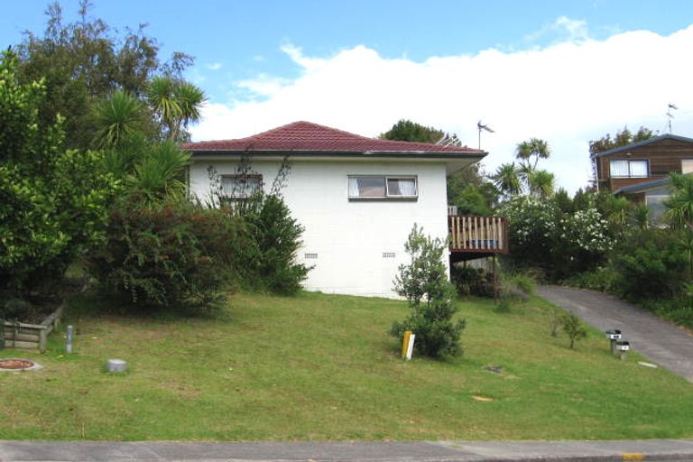 Photo of property in 2/18 Holt Avenue, Torbay, Auckland, 0630
