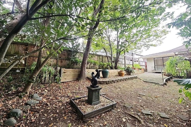 Photo of property in 8b Walpole Avenue, Hillpark, Auckland, 2102