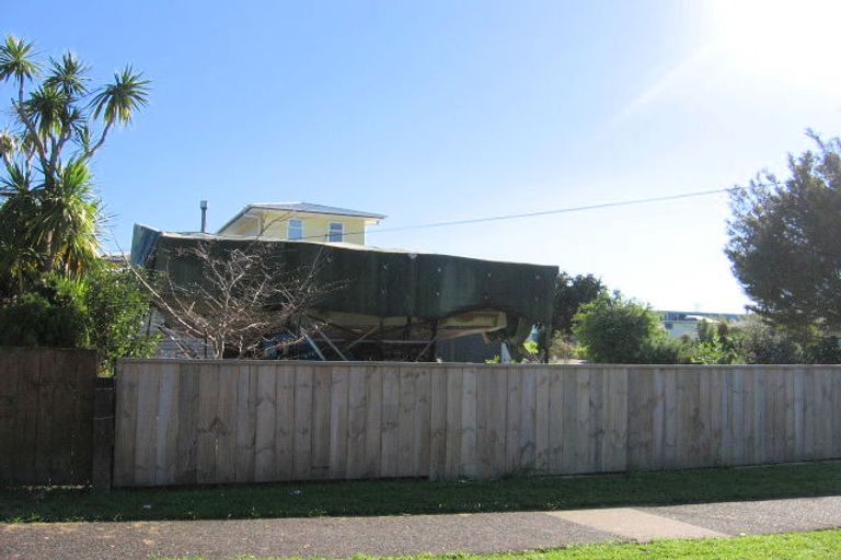 Photo of property in 58 Roberts Road, Te Atatu South, Auckland, 0610