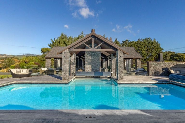 Photo of property in 2 Otaihanga Road, Paraparaumu Beach, Paraparaumu, 5032