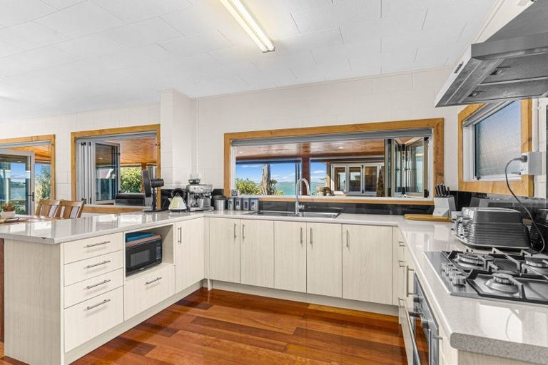 Photo of property in 8 Signal Station Road, Pouto, 0391