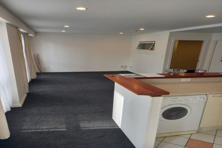 Photo of property in Terrace Heights Apartments, 2a/163 The Terrace, Wellington Central, Wellington, 6011