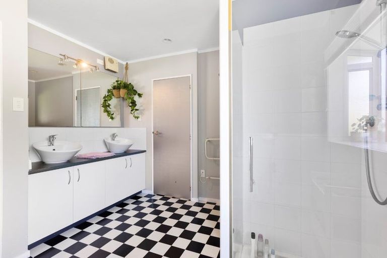 Photo of property in 98 Oxford Road, Okato, 4335