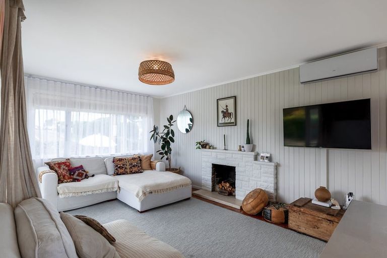 Photo of property in 79 Farquhar Road, Glendene, Auckland, 0602