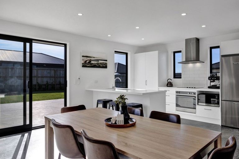 Photo of property in 27 Horoatua Street, Bell Block, New Plymouth, 4312