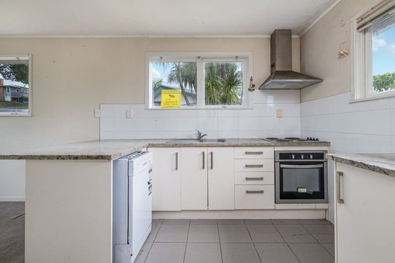 Photo of property in 1/2 Kashmir Road, Glen Eden, Auckland, 0602