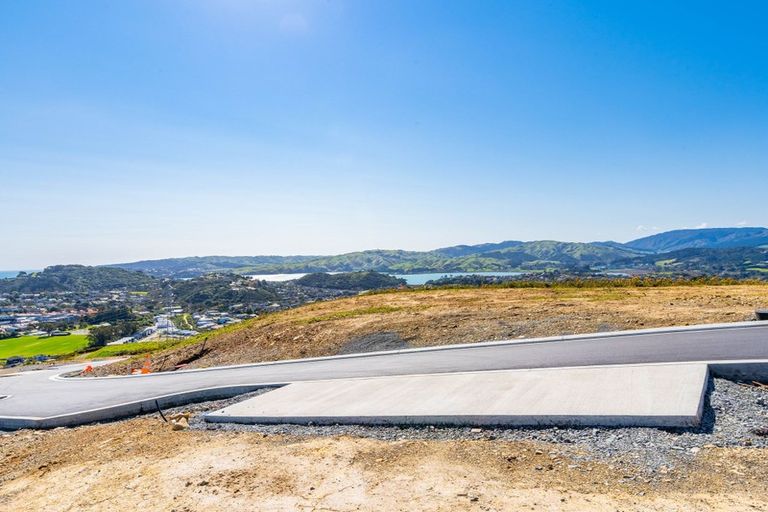 Photo of property in 3 Navigation Drive, Whitby, Porirua, 5024